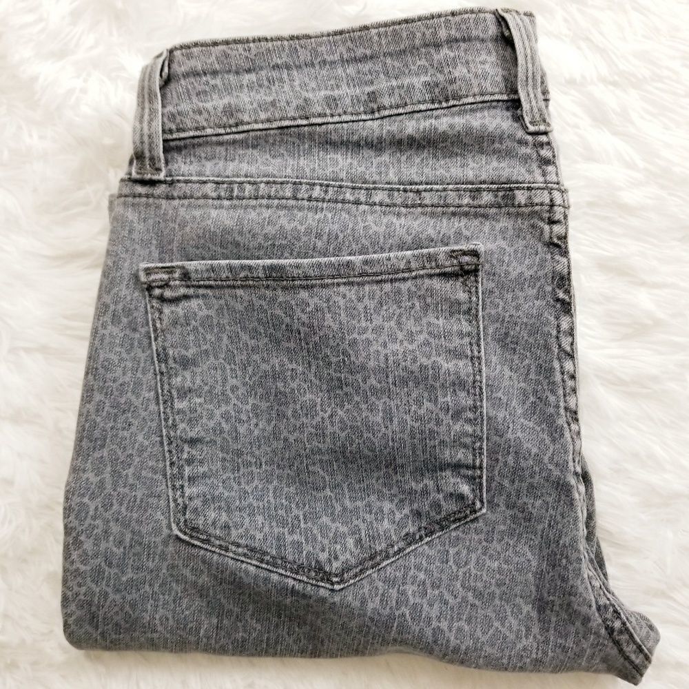 NYDJ Grey Animal Print Straight leg SZ 2 EUC